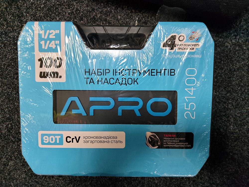 Набір інструментів та насадок з тріскавкою Apro 1/2" 1/4" CrV 90T 100 шт (251400)