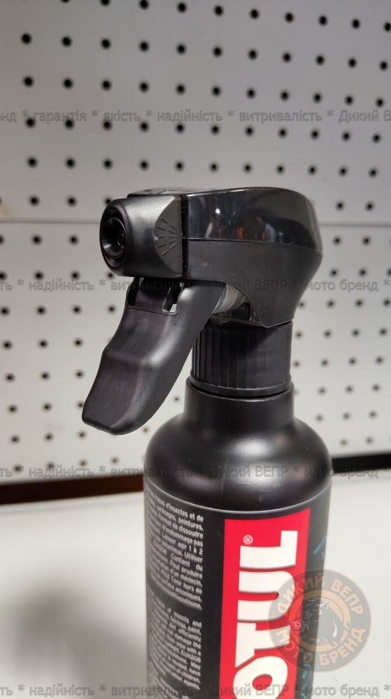 Спрей для видалення слідів комах Motul E7 Insect Remover