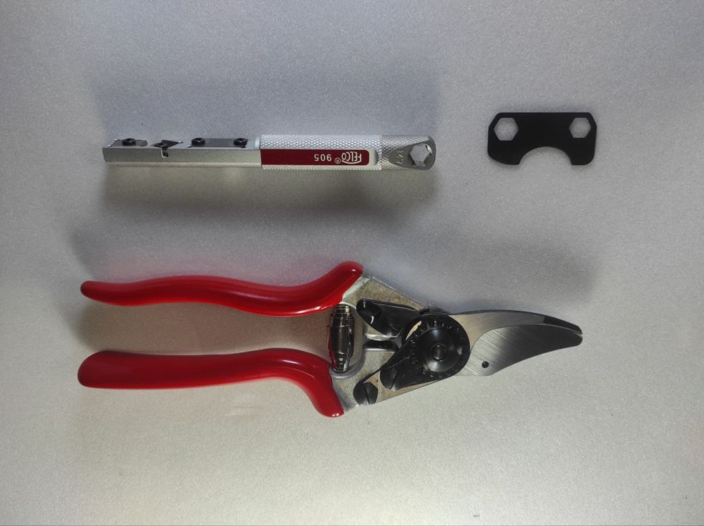Садовий секатор FELCO 6 обвідний ергономічний + точилка FELCO 905