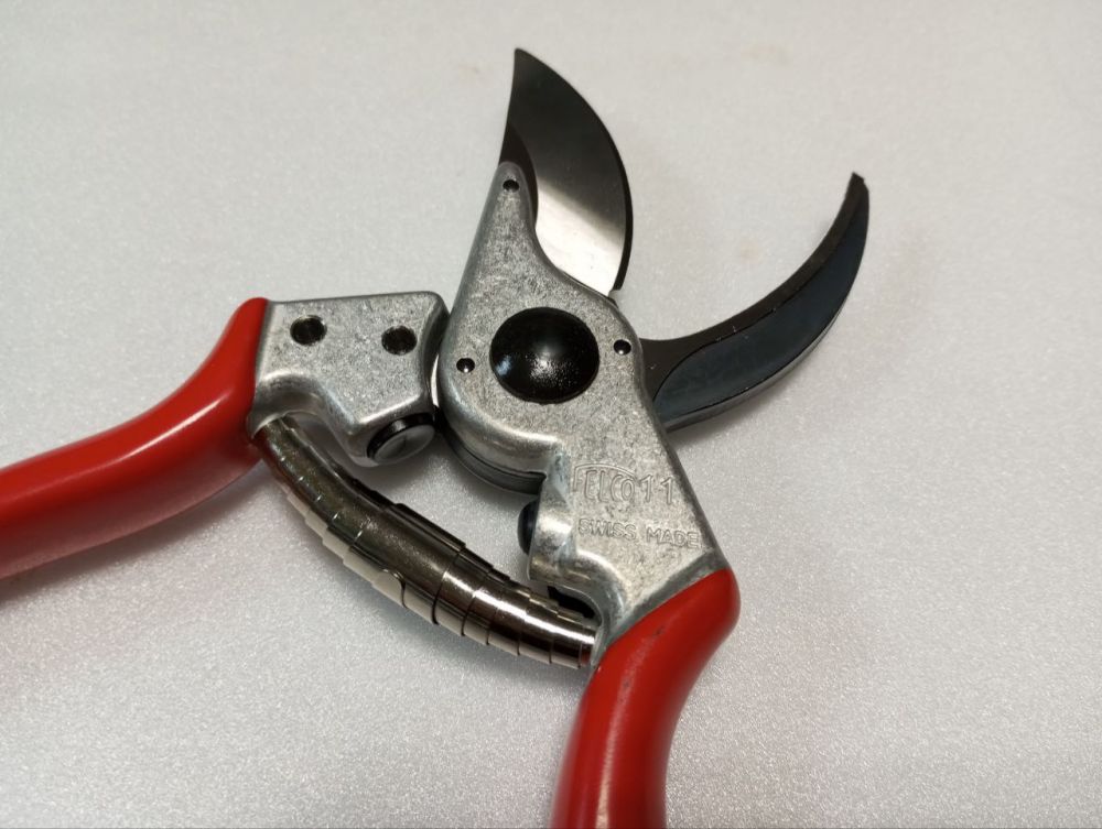 Садовий секатор FELCO 11 обвідний класичний + точилка FELCO 905