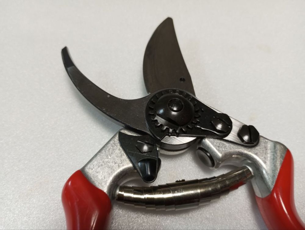 Садовий секатор FELCO 8 + точилка FELCO 905