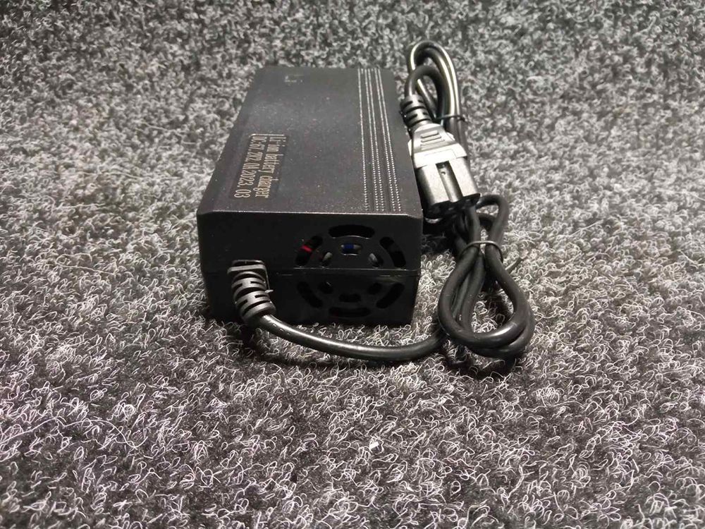 Зарядний пристрій Li-ion 60V 12-20AH
