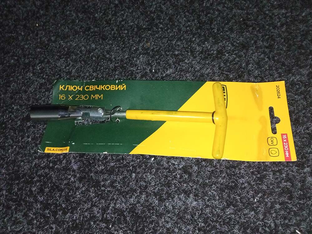 Ключ свічковий 16*230 мм Сила