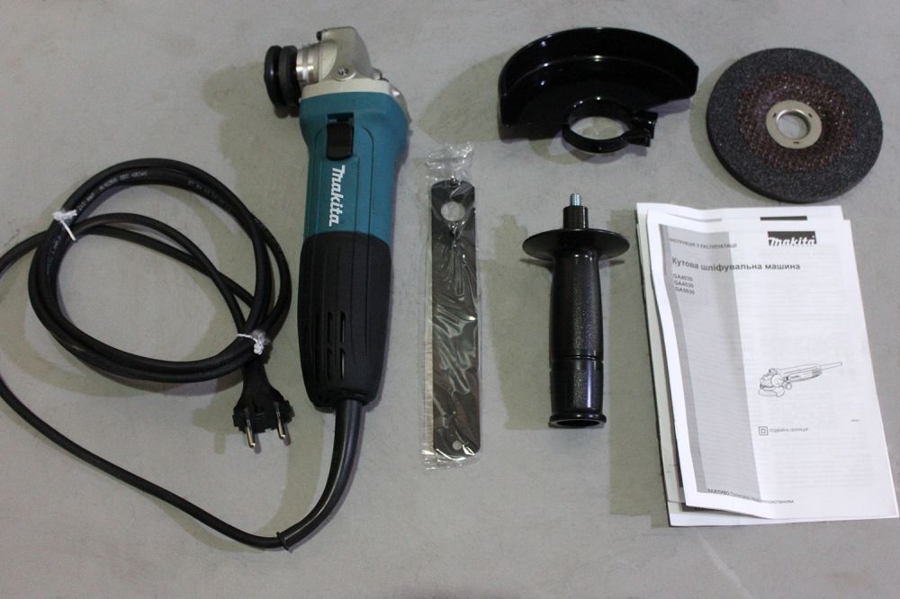 Угловая шлифовальная машина Makita GA5030