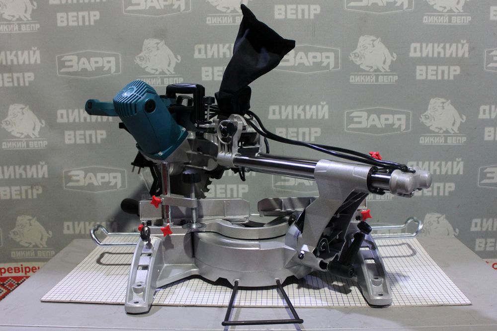 Торцювальна пилка Hyundai M 1500-210