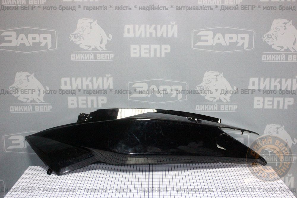 Боковой пластик левый под сиденье скутер Skymoto Patrol