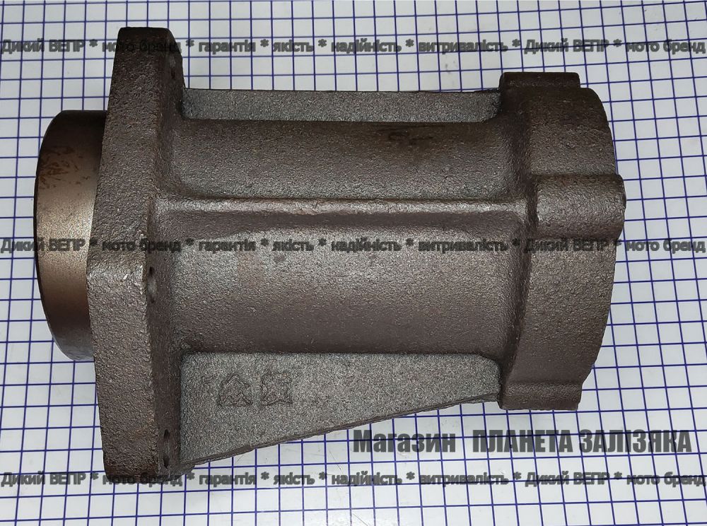 Корпус полуоси мототрактора - левый D-49mm 6 болтов